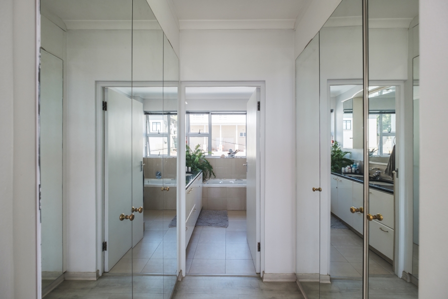 3 Bedroom Property for Sale in Sea Point Western Cape